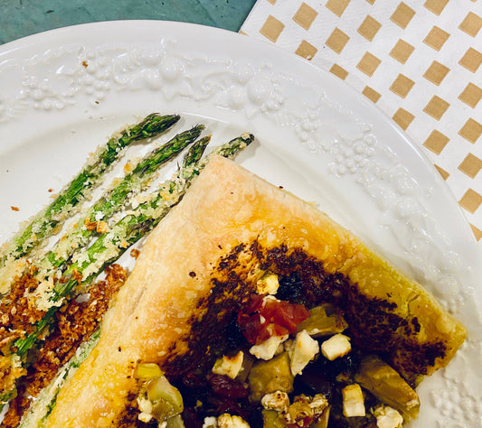 Pesto pizza and asparagus on a white plate with a Khaki Gingham NEATsheet.